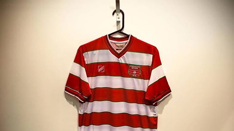 XXL Farbe Rot Gestreift Doncaster Rovers  Heim  Trikot/Shirt 1617  Gr 